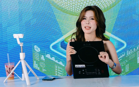 Mega livestream: Bùng nổ giảm giá, tràn ngập quà mỹ phẩm, đồ ăn, quần áo... 'made in Vietnam'