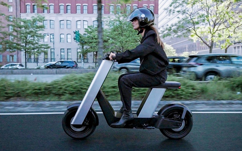 Nhìn rất xe máy nhưng là xe đạp điện: Chạy 65km/sạc, giá ngang nhưng nhiều trang bị xịn hơn Honda SH