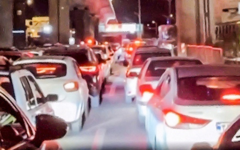 Dân Iran tháo chạy về phía biển, khu trung tâm Tehran vắng tanh như thời COVID-19