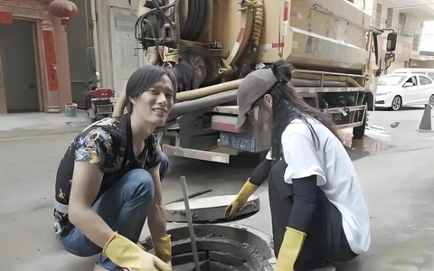 Cô gái về quê sau lời nhắn 'bố móc cống nuôi con'