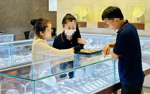 Cổ phiếu PNJ 'rơi' sâu sau kết luận thanh tra vàng của Ngân hàng Nhà nước