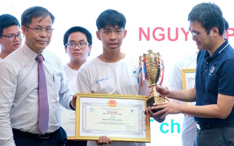 Nam sinh Đà Nẵng giành giải vô địch Olympic Trí tuệ nhân tạo 2025