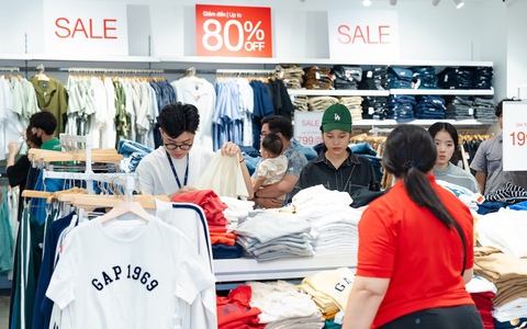 Hiện tượng mua sắm Vincom Red Sale 'khuấy đảo' thị trường bán lẻ mùa hè 2025