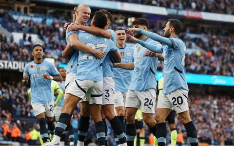 Man City bị phạt hơn 38 tỉ đồng vì ra sân trễ