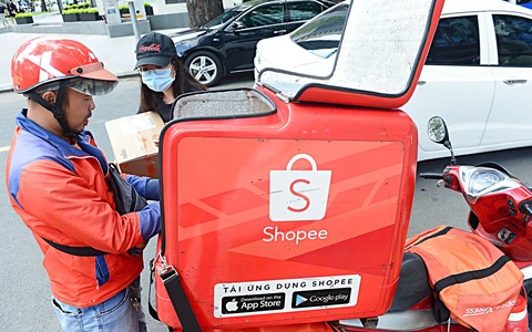 Shopee thu 'phí hạ tầng', khó cho cửa hàng nhỏ