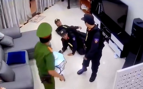 Cười sảng với hậu trường đóng phim hình sự