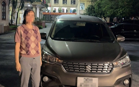 Đi quá nút giao, nữ tài xế 'thản nhiên' lùi xe trên cao tốc