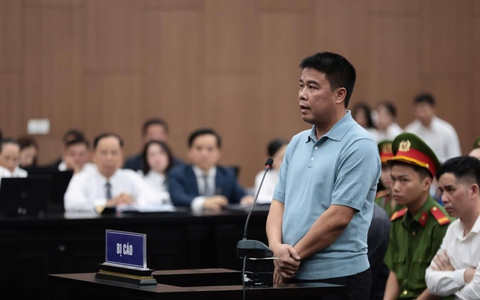 Phó tổng giám đốc Phúc Sơn khai chỉ học lớp 6, 'chuyên trách' đi đổi tiền đô cho ông Hậu hối lộ