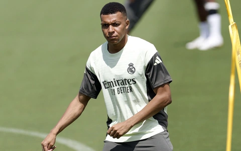 Ngoại hình của Mbappe khi trở lại tập luyện khiến fan lo lắng