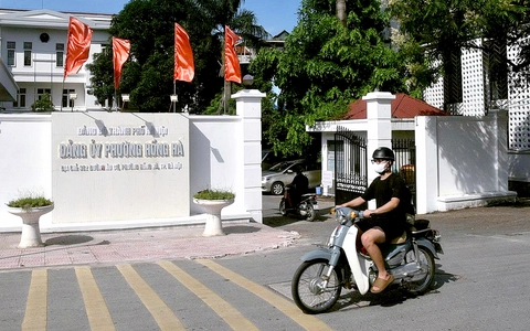 Các phường ở Hà Nội gắn biển tên, tân trang trụ sở để chuẩn bị về 'nhà' mới