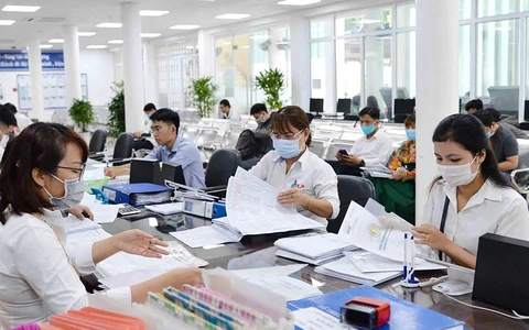 Vì sao bỏ hình thức kỷ luật giáng chức, hạ bậc lương với cán bộ, công chức?