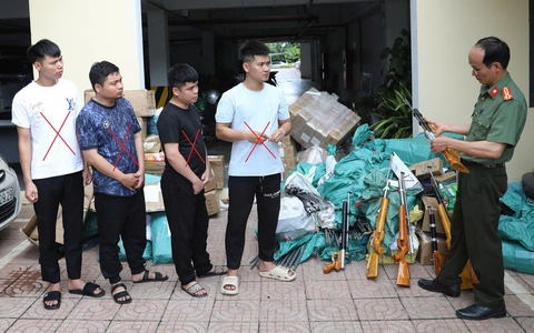 Triệt phá ổ nhóm chế tạo, tàng trữ, mua bán súng quy mô lớn