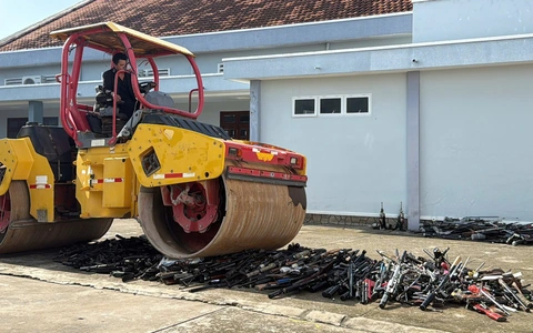 Hơn 1.000 súng, dao tự chế được Công an Long An tổ chức tiêu hủy