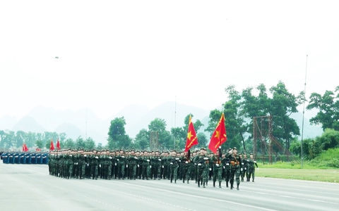 Góc nhìn trưa nay | Những ‘bóng hồng’ trên thao trường tập luyện diễu binh, diều hành