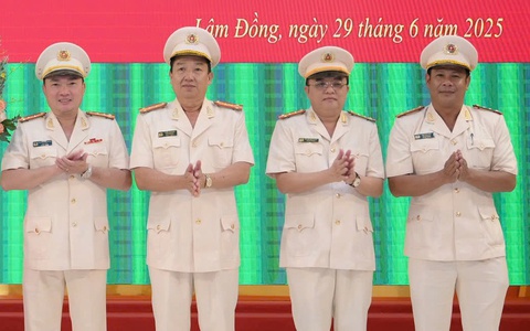 Công an tỉnh Lâm Đồng, Đồng Tháp công bố các quyết định về công tác cán bộ