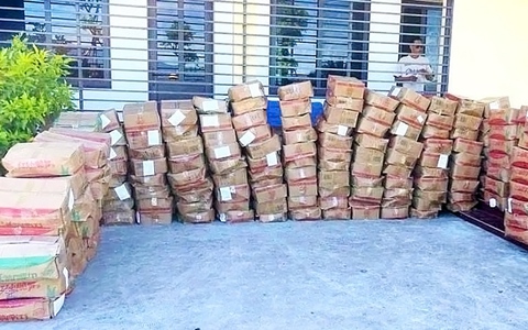 Xe khách chở 112.000 gói măng tẩm ướp gia vị, bao bì tiếng nước ngoài