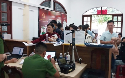 Tin tức sáng 1-7: Giảm mức thu nhiều khoản phí, lệ phí; TP.HCM cảnh báo khẩn dầu phong thấp giả
