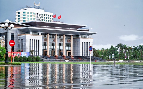 Trung tâm Bắc Giang ngập sâu sau mưa lớn