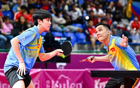 Nhà vô địch bóng bàn quốc gia Đinh Anh Hoàng và các đồng đội được thưởng hơn 1,2 tỉ đồng