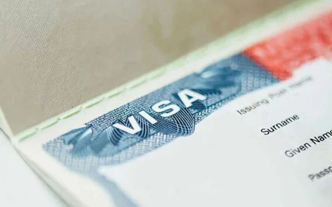 Visa đi Mỹ: Người trả nghìn đô, kẻ bị cấm vào