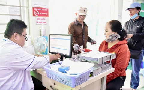 Trạm y tế thành 'bệnh viện mini', có nên không?