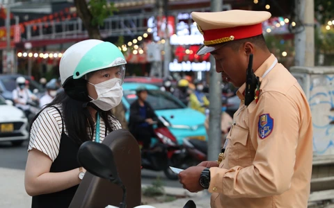 Ai cũng lấy lý do vội rồi chạy lên vỉa hè, vậy người khác không vội sao?