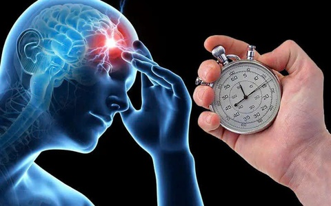 Đau đầu kéo dài, coi chừng cục máu đông trong não