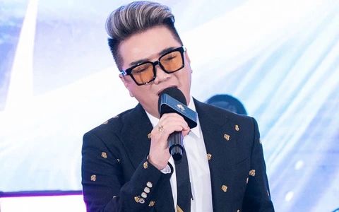 Đàm Vĩnh Hưng có lo sợ các bản hit 'kiếm cơm' bị người khác mua sạch?