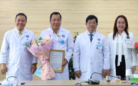 Cấp cứu bé gái bị hạ canxi máu trên máy bay: Trên chuyến bay hôm ấy, tôi không chỉ làm bác sĩ