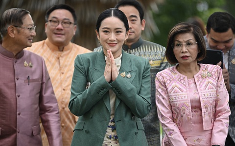 Thủ tướng Thái Lan nhận thêm chức trước khi nghe quyết định của tòa án