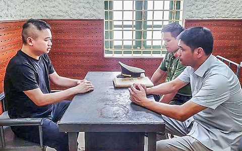 Bắt một nhà báo để điều tra hành vi 'cưỡng đoạt tài sản'