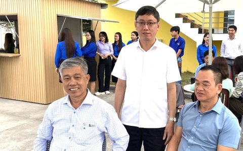 Bí thư phường cà phê sáng với người dân, hứa đến tận nhà giải quyết phản ánh