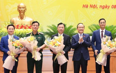 Miễn nhiệm chức Ủy viên UBND TP Hà Nội với Trung tướng Nguyễn Quốc Duyệt, bầu bổ sung 4 ủy viên mới