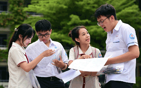 Ngày hội giải đáp thắc mắc nguyện vọng xét tuyển đại học 2025 tại Hà Nội, TP.HCM