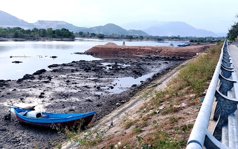 Tạm dừng lấp sông Quán Trường Nha Trang để thống nhất về làm ‘cầu công vụ’