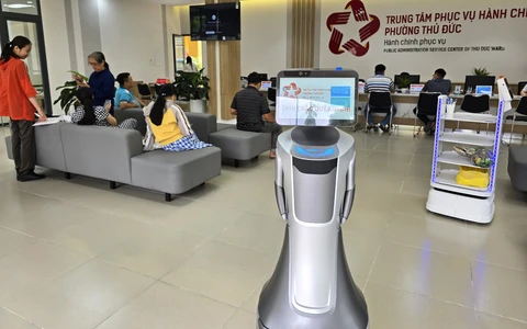 ‘Nữ lễ tân’ robot giải đáp 'A-Z' thủ tục hành chính cho người dân ở phường Thủ Đức