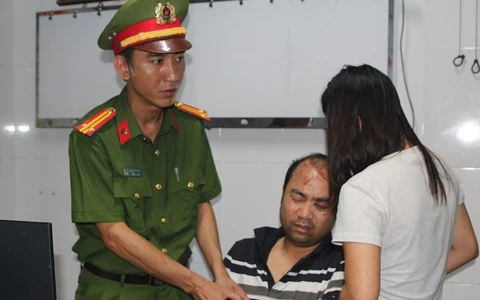 Tạm giữ tài xế vụ ô tô tông hai xe máy rồi rơi xuống sông, 3 người chết