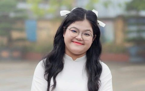 Đang 'ngủ nướng', mẹ gọi dậy báo tin là thủ khoa