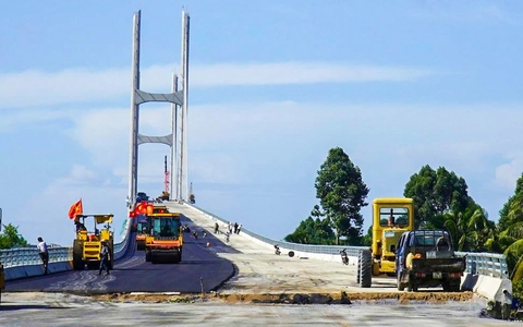 Đề nghị hạn chế xe gắn máy và xe máy chuyên dùng qua cầu Rạch Miễu 2