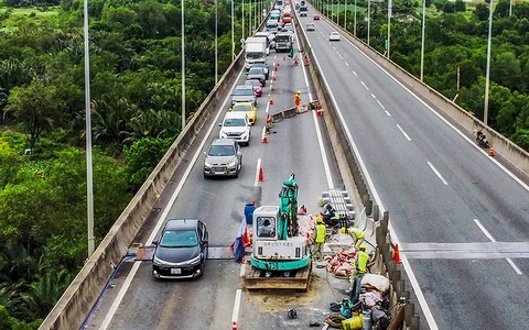 Kẹt xe trên cao tốc TP.HCM - Long Thành - Dầu Giây, ùn ứ lan rộng