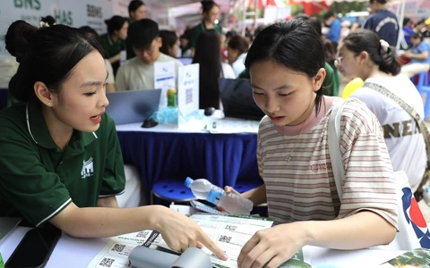 Trường đại học hạ điểm sàn, bỏ yêu cầu toán 8 điểm mới được xét ngành bán dẫn