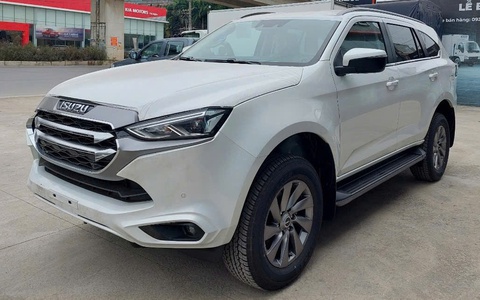 Tin tức giá xe: Isuzu mu-X giảm tới 124 triệu, giá thực tế cạnh tranh cả Mazda CX-5