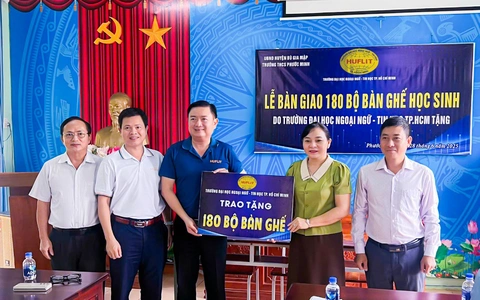 HUFLIT tiếp thêm động lực đến trường cho học sinh vùng sâu