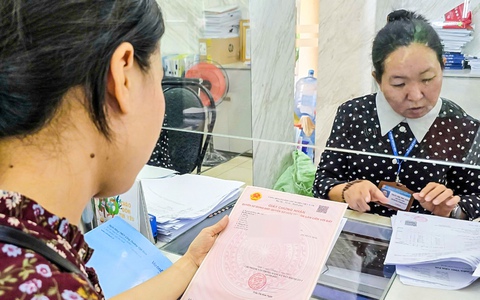 TP.HCM: Nhận phôi sổ hồng tại 3 địa điểm để cấp cho người dân