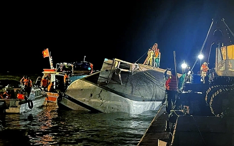 Vụ lật tàu ở vịnh Hạ Long: Bước đầu dự kiến chi trả bảo hiểm trên 14 tỉ đồng