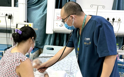 Tăng phụ cấp cho y bác sĩ: Cần làm nhanh