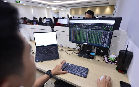Công ty chứng khoán rót ngàn tỉ mua cổ phiếu, lộ diện loạt '3 chữ cái' hút dòng tiền