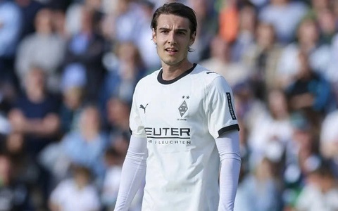 Tiền vệ Florian Neuhaus bị phạt hơn 3 tỉ vì ‘mượn rượu’ chỉ trích sếp