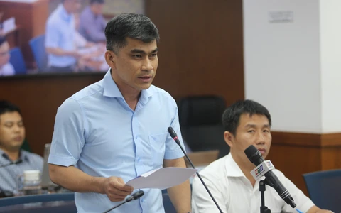 Mỗi ngày 10 chuyến xe đưa đón cán bộ ở xa tới TP.HCM làm việc