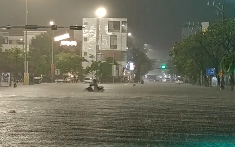 Đà Nẵng, Nghệ An, Lâm Đồng mưa lớn, cảnh báo lũ quét, sạt lở đất ở 42 xã, phường